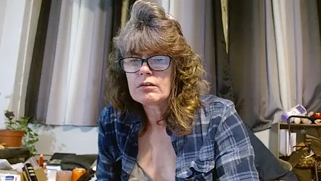 Snapshot of ladylavende3 chatting on March 14, 2025, 2:10 am ladylavende3 online show from March 14, 2025, 2:10 am