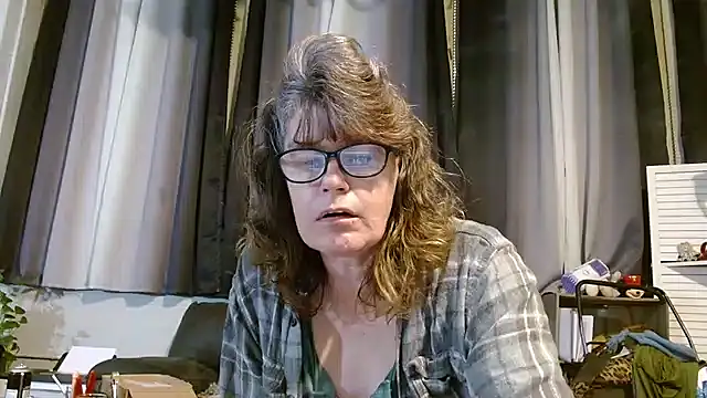 Snapshot of ladylavende3 chatting on March 18, 2025, 6:46 am ladylavende3 online show from March 18, 2025, 6:46 am