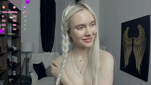 KristalCrowner online show from February 3, 2026, 2:53 am