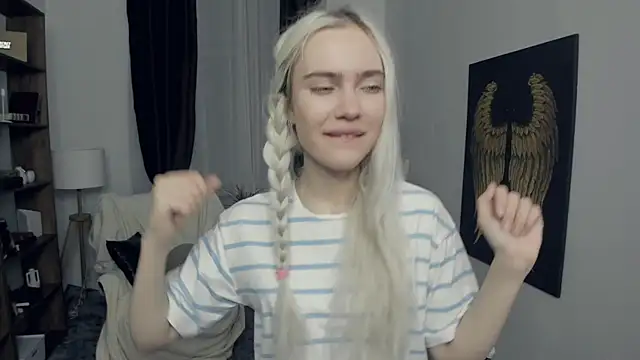 KristalCrowner online show from February 6, 2026, 7:17 pm