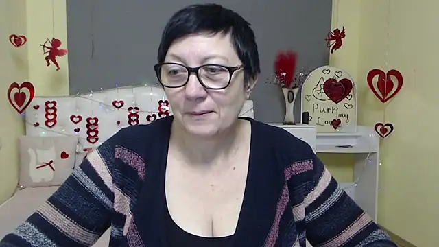 EmilyL0ve online show from February 1, 2026, 6:23 am