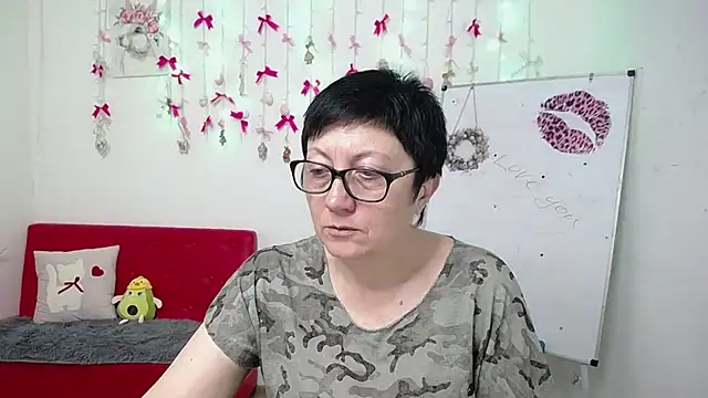 EmilyL0ve online show from April 15, 2026, 5:20 pm