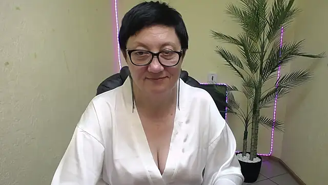 Snapshot of EmilyL0ve chatting on May 31, 2026, 6:09 pm EmilyL0ve online show from May 31, 2026, 6:09 pm