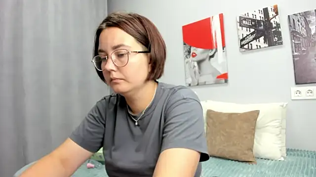 Snapshot of Sweetie_Rozzy chatting on June 26, 2026, 1:32 am Sweetie Rozzy online show from June 26, 2026, 1:32 am