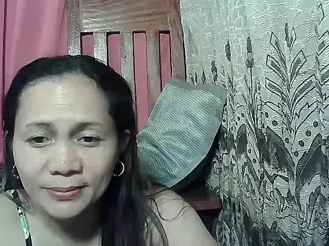 prettymomma24xx online show from April 14, 2026, 3:51 pm