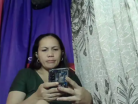 Snapshot of prettymomma24xx chatting on May 14, 2026, 9:21 pm prettymomma24xx online show from May 14, 2026, 9:21 pm
