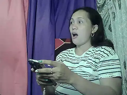 Snapshot of prettymomma24xx chatting on May 28, 2026, 10:23 am prettymomma24xx online show from May 28, 2026, 10:23 am