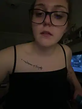 Snapshot of DaisyBaizee chatting on June 1, 2026, 12:01 am DaisyBaizee online show from June 1, 2026, 12:01 am