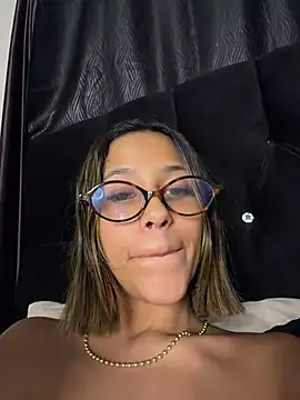 Snapshot of vicky_bass_ chatting on June 19, 2026, 3:00 am vicky bass online show from June 19, 2026, 3:00 am
