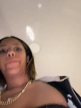 Snapshot of vicky_bass_ chatting on June 24, 2026, 1:48 am vicky bass online show from June 24, 2026, 1:48 am