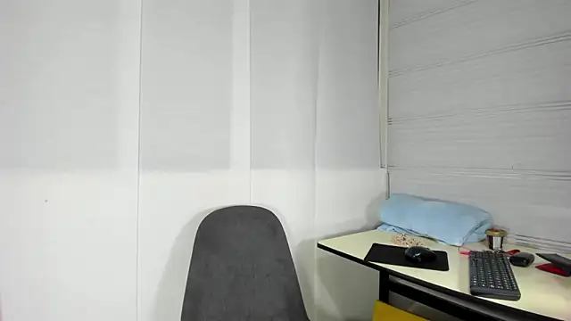 Snapshot of Sue_blue chatting on February 24, 2026, 1:14 am Sue blue online show from February 24, 2026, 1:14 am