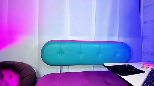 Snapshot of Sue_blue chatting on March 1, 2026, 3:08 am Sue blue online show from March 1, 2026, 3:08 am