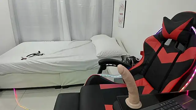 julian xx online show from March 10, 2026, 7:08 pm