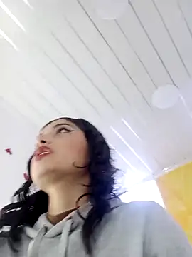 honeyluxe  online show from February 17, 2026, 3:58 am