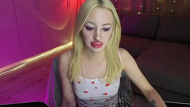 Luna Beverly online show from January 17, 2026, 7:35 am