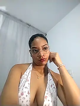 Snapshot of KATALINA_SANTANA_ chatting on April 25, 2026, 2:03 am KATALINA SANTANA online show from April 25, 2026, 2:03 am