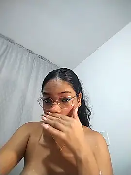 Snapshot of KATALINA_SANTANA_ chatting on May 6, 2026, 11:43 pm KATALINA SANTANA online show from May 6, 2026, 11:43 pm
