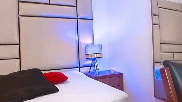 Snapshot of alejandra_loppez chatting on February 4, 2026, 7:42 pm alejandra loppez online show from February 4, 2026, 7:42 pm