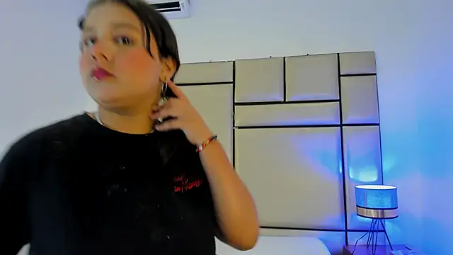 Snapshot of alejandra_loppez chatting on February 20, 2026, 7:36 pm alejandra loppez online show from February 20, 2026, 7:36 pm