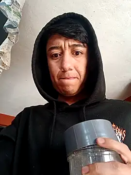 Snapshot of Hxzelmxnix chatting on January 5, 2026, 7:06 pm Hxzelmxnix online show from January 5, 2026, 7:06 pm