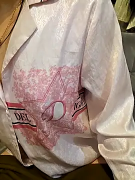 Snapshot of moon_baby99 chatting on January 8, 2026, 8:27 am moon baby99 online show from January 8, 2026, 8:27 am