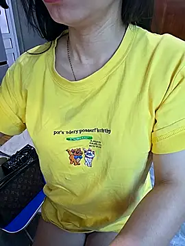 moon baby99 online show from April 13, 2026, 2:28 am