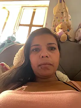 cinthia2011 online show from January 18, 2026, 6:01 pm