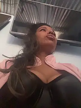 cinthia2011 online show from February 3, 2026, 6:57 pm