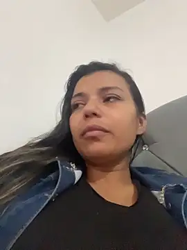 cinthia2011 online show from February 13, 2026, 10:39 pm