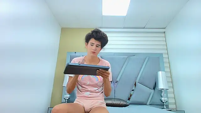 Atenea sexxx online show from April 1, 2026, 3:51 am