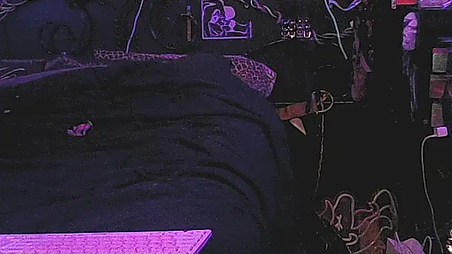 pineapplelife online show from March 27, 2026, 8:26 am