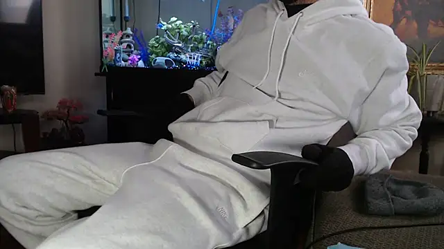 Snapshot of EspanolVato chatting on February 17, 2026, 9:43 pm EspanolVato online show from February 17, 2026, 9:43 pm