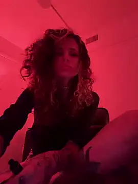 paranoidbimbo online show from March 4, 2026, 3:18 pm