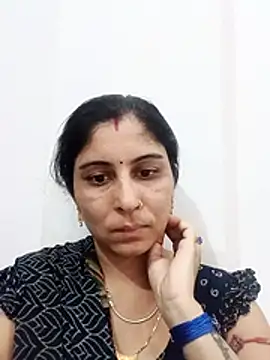 Snapshot of Hot_ree85 chatting on April 18, 2026, 3:54 am Hot ree85 online show from April 18, 2026, 3:54 am