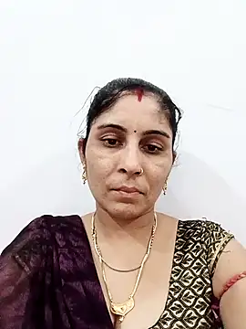Snapshot of Hot_ree85 chatting on April 19, 2026, 8:13 am Hot ree85 online show from April 19, 2026, 8:13 am