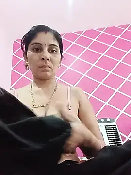 Snapshot of Hot_ree85 chatting on June 28, 2026, 10:10 am Hot ree85 online show from June 28, 2026, 10:10 am