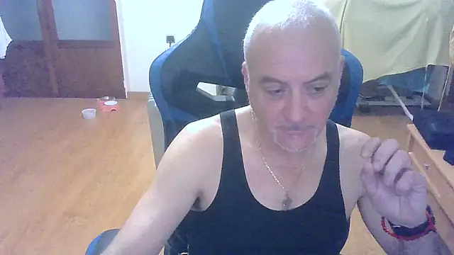 Snapshot of Antoniman9 chatting on March 14, 2026, 12:39 am Antoniman9 online show from March 14, 2026, 12:39 am