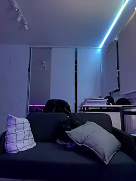 xlatin0 online show from March 15, 2026, 11:22 pm