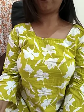 Hot Twinkle online show from April 8, 2026, 6:24 am