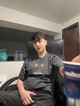 Snapshot of ravenryx chatting on February 13, 2026, 3:52 pm ravenryx online show from February 13, 2026, 3:52 pm