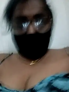 Snapshot of Queen-hot- chatting on April 10, 2026, 5:39 pm Queen-hot- online show from April 10, 2026, 5:39 pm