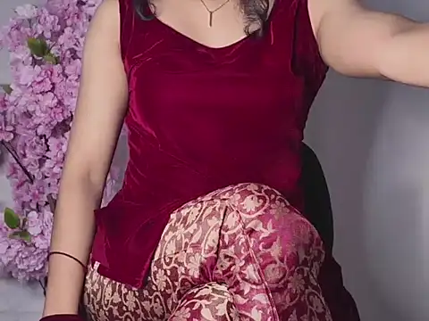Snapshot of Yasminrosa chatting on February 21, 2026, 12:33 am Yasminrosa online show from February 21, 2026, 12:33 am
