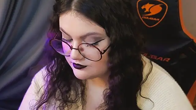 Snapshot of PixelMiss chatting on May 24, 2026, 2:05 am PixelMiss online show from May 24, 2026, 2:05 am