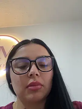 Mia  Bloom online show from February 2, 2026, 6:39 pm