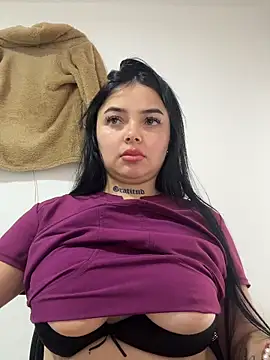 Mia  Bloom online show from February 5, 2026, 12:43 pm