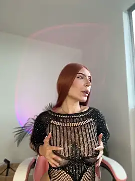 alesziarose  online show from May 12, 2026, 9:34 pm