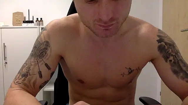 Fitlover1994 online show from January 12, 2026, 8:41 am