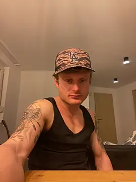 Fitlover1994 online show from February 4, 2026, 5:41 pm