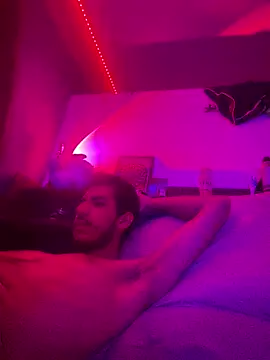 Snapshot of vinihfeh chatting on April 1, 2026, 2:03 pm vinihfeh online show from April 1, 2026, 2:03 pm