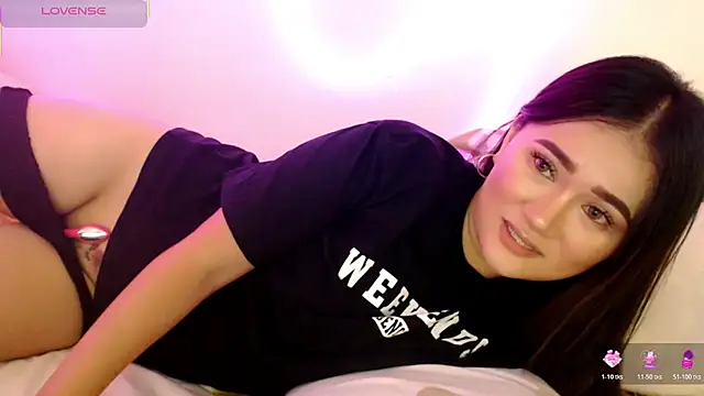 Snapshot of simplykhate chatting on July 14, 2026, 2:05 am simplykhate online show from July 14, 2026, 2:05 am